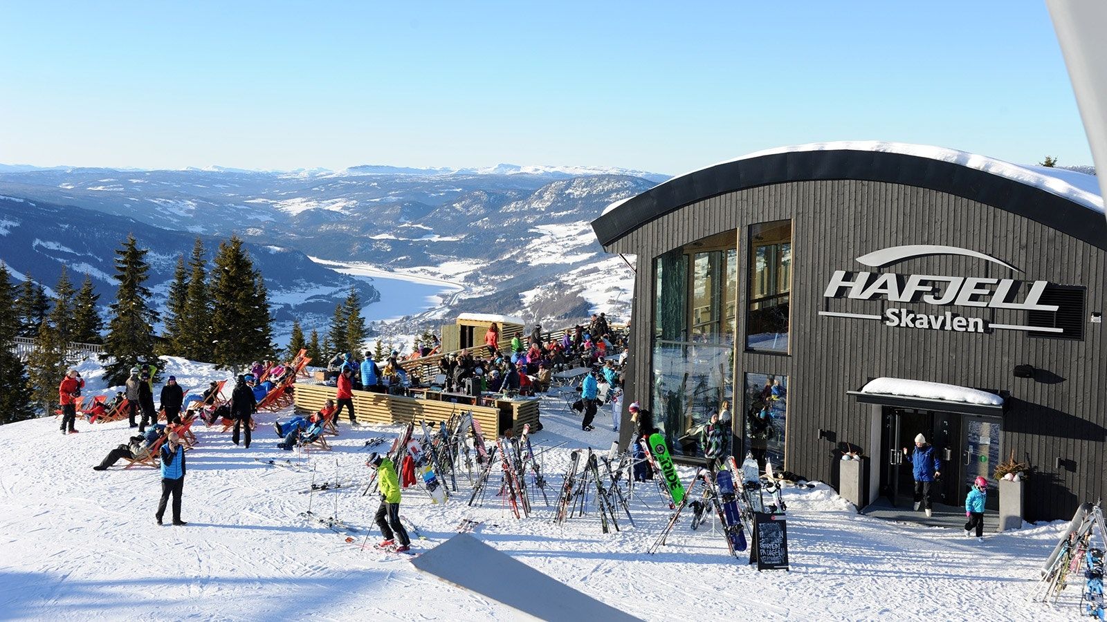 Hafjell alpinanlegg med skianlegg og utsikt over dalen